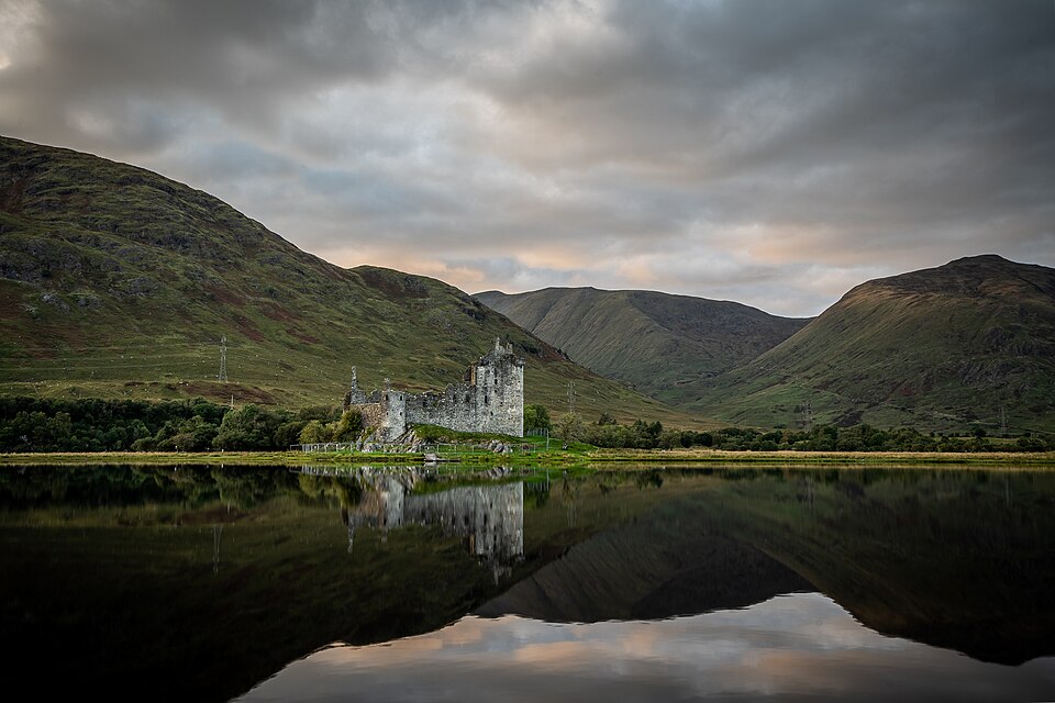 Kilchurn Castle C15th, Loch Awe - geograph.org.uk - 7618041